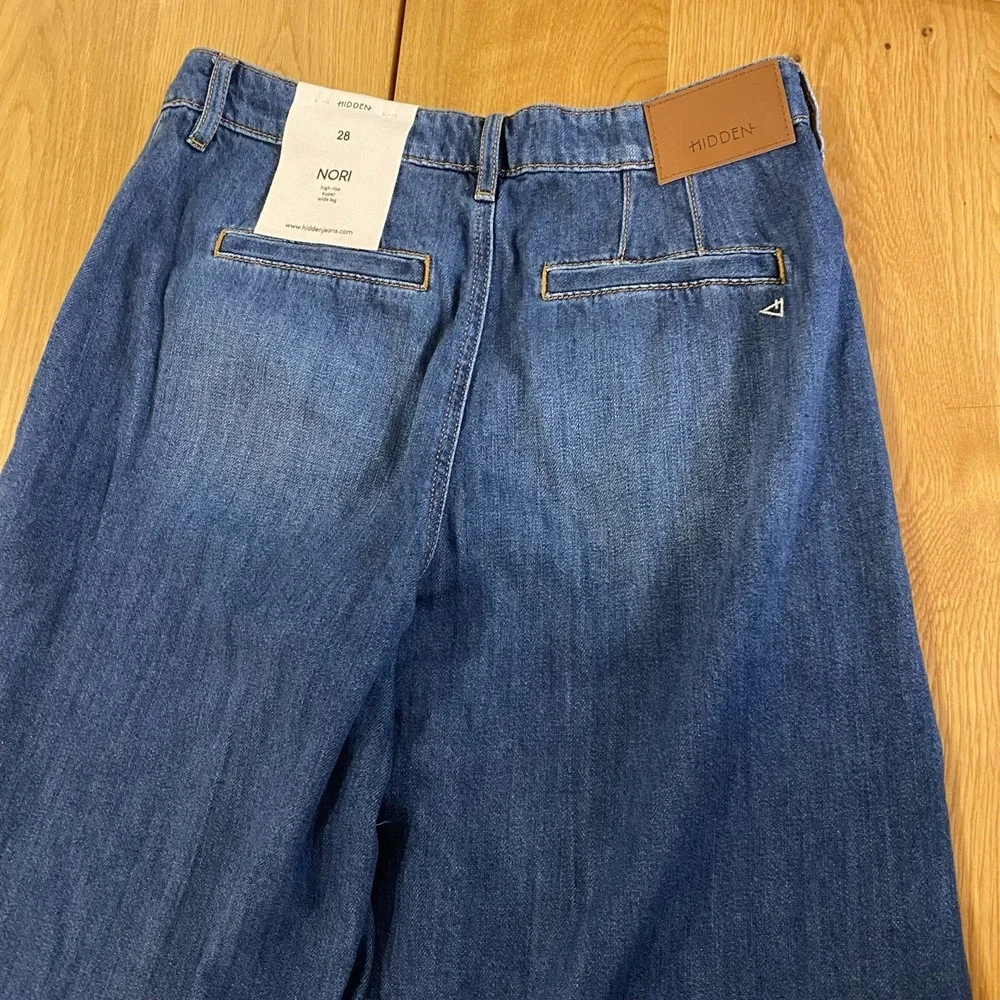 Hidden High Rise SuperWide Leg Jean trouser Size 28 Medium Wash Blue Women's NWT